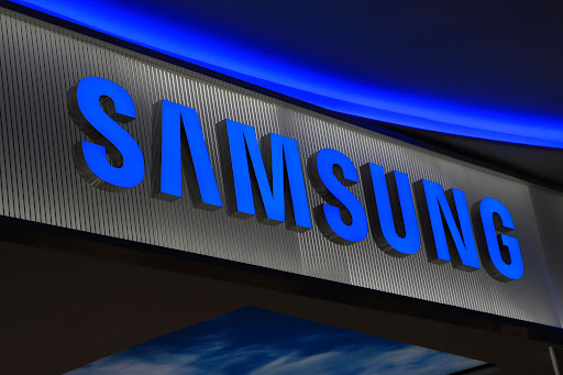 34704708 – melbourne australia – december 13, 2014: samsung korean electronics